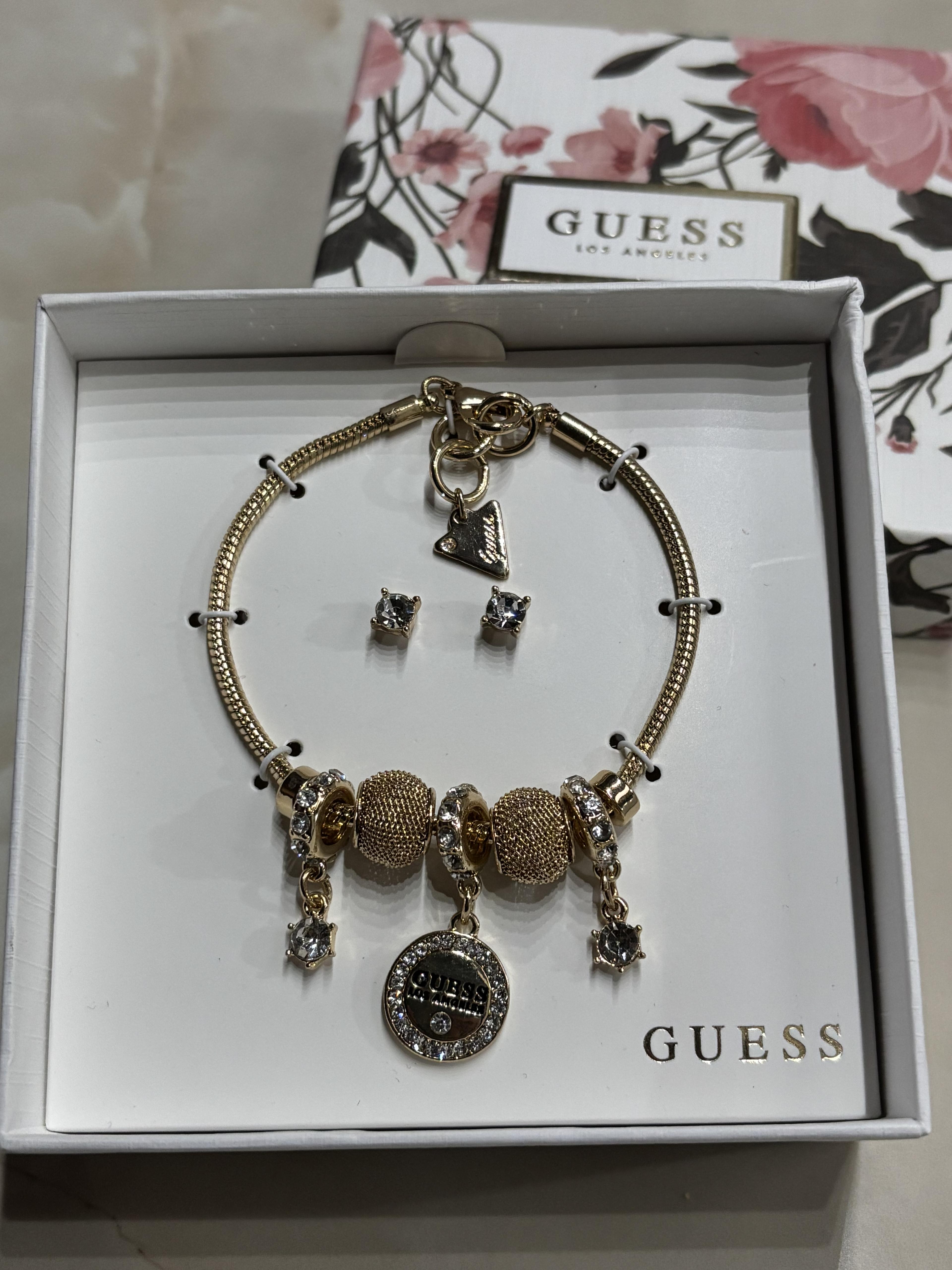 Set de pulsera y aretes Guess